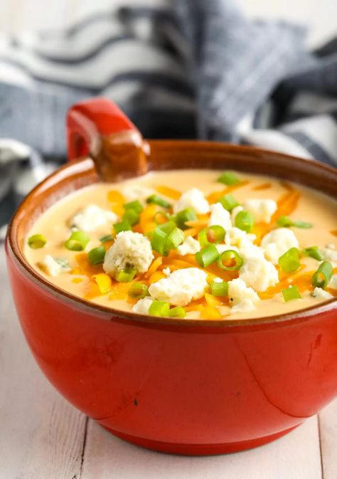 Low Carb Vegetarian Diet, Cauliflower Cheese Soups, Cauliflower Soup Recipe, Spicy Cauliflower, Cauliflower Soup Recipes, Buffalo Cauliflower, Keto Soup, Low Carb Soup, Low Carb Vegetarian