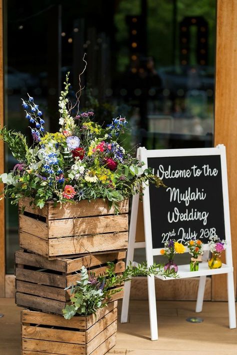 Wedding Flower Stand Ideas, Wildflower Arbor Decor, Wildflower Wedding Theme, Wedding Sign Decor, Wedding Backyard Reception, Backyard Reception, Barn Wedding Decorations, Cottage Wedding, Woodsy Wedding