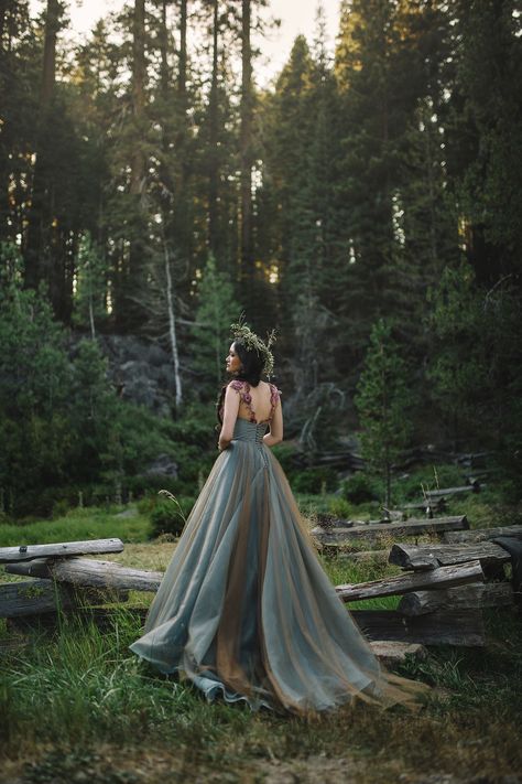 Whimsical Woodland Wedding Inspiration in the Sierra Nevada Mountains | Photography by Enchanted Forest Wedding Dress, Forest Wedding Dress, Cottage Core Wedding, Jewelry Cake, Lake Almanor, Woodland Wedding Inspiration, House Lake, Fairytale Aesthetic, Tan Wedding