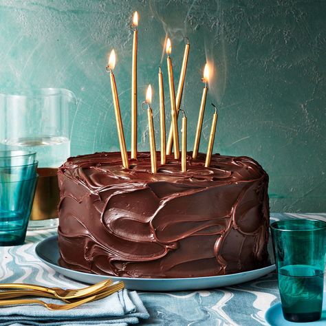 Triple-Layer Chocolate-Caramel Cake Best Birthday Cake Recipe, Caramel Cake Recipe, Chocolate Caramel Cake, Pavlova Cake, Chocolate Chip Cookie Cake, Chocolate Bundt Cake, Fall Cakes, Best Chocolate Cake, Birthday Cake Recipe