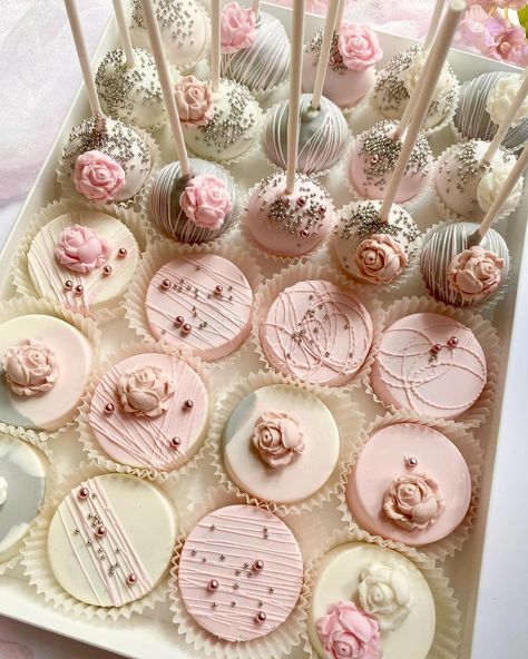 Cakepops & Oreo birthday party treats . Happy Sunday guys! . This is still one of my favorite sets made for a dessert table party… | Instagram Sweet 16 Party Treats, 60th Birthday Treats Ideas, Boho Treat Table Ideas, Sweet Sixteen Dessert Table Ideas, Rose Gold Desserts, Oreo Birthday Party, Pink Treat Table, Pink Oreos, Rose Gold Sprinkles