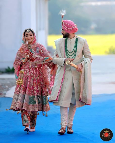 Sherwani Groom Punjabi, Sikh Bridal Outfits, Punjabi Bride And Groom Outfits, Wedding Punjabi Suits Brides, Punjabi Sherwani Grooms, Punjabi Bride Suit Salwar Kameez, Gurudwara Wedding Outfit, Bride And Groom Dress Combination Indian, Punjabi Wedding Couple Outfit