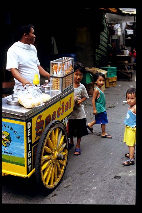 old style ice cream stall Mexican Street Food Vendor, Ice Cream Stall, Asian Core, Ice Cream Vendor, Mexican Ice Cream, Vintage Carts, Mexican Street Food, Ice Cream Man, Ice Cream Cart