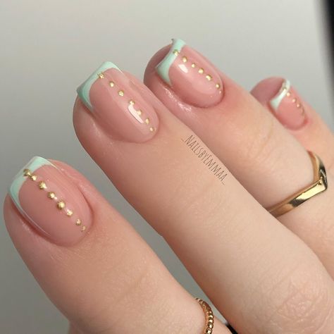 Dot Nail Designs, Mint Nails, Mint And Gold, Casual Nails, Dots Nails, Gold Dots, Gold Nails, Diy Nails, Right Hand