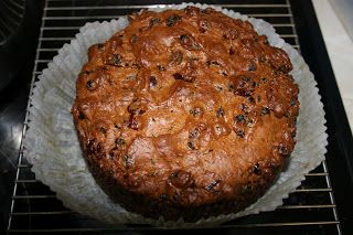 Miss Elizabeth's Baking Blog: Mary Berry's Quick Boiled Fruit Cake Mary Berry Fruit Cake, Quick Fruit Cake, Moist Fruit Cake Recipe, Mary Berry Cooks, Fruit Cake Recipe Easy, Boiled Fruit Cake, Fruit Cake Recipe Christmas, Fruit Cake Recipe, Christmas Cakes Easy