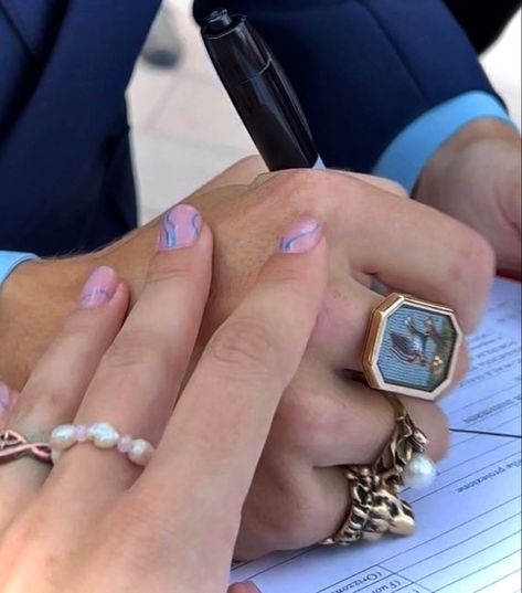 Harry Styles Hands, Perfect Handwriting, Harry Styles Aesthetic, Venice Film Festival, Mr Style, The Don, I Adore You, Adore You, Harry Edward Styles