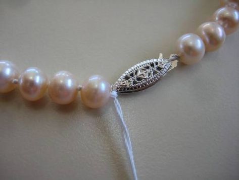 Restring Pearls, Jewelry Pearls, Diy Jewelry Necklace, Handmade Jewelry Bracelets, Love Jewelry, Alexa Device, Necklace Pearl, Handmade Jewelry Diy, I Love Jewelry