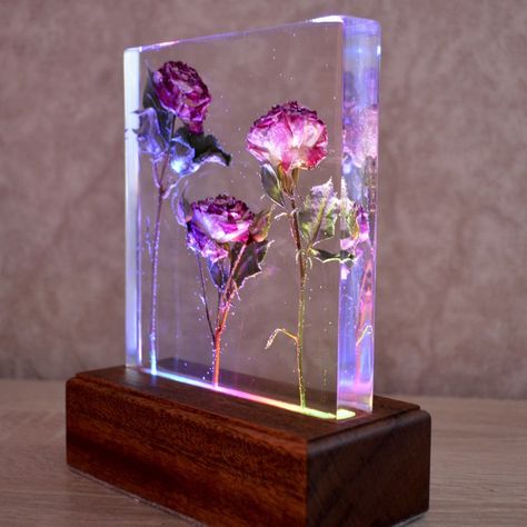 Diy Resin Lamp, Wood And Flowers, Dark Red Flowers, Seni Resin, Sapele Wood, Unique Night Lights, Eco Decor, Wood And Resin, Epoxy Resin Wood