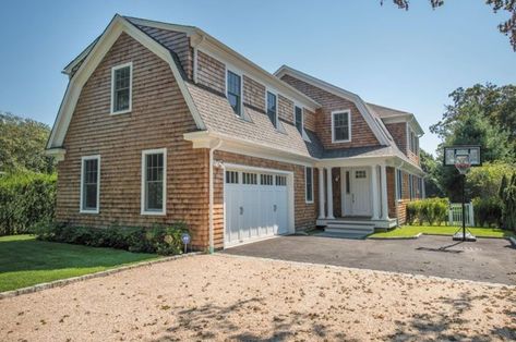 Interesting home with a combo gambrel and gable roof over the garage. The gable sits atop the gambrel. Gambrel House, Gable Roof Design, Dutch Colonial Homes, Gambrel Barn, Gambrel Style, Normal House, Mansard Roof, Gambrel Roof, Gable Roof