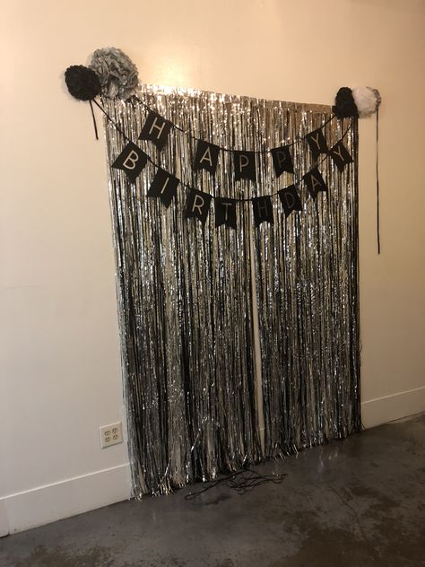 Backdrop 4 a photo booth Comics Animals, Birthday Surprises, 20th Birthday Party, Art Humor, Deco Champetre, Birthday Photo Booths, 21st Birthday Decorations, 21st Party, Animals Birthday