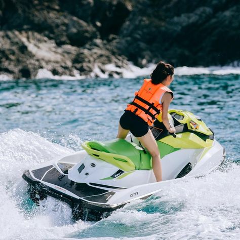 Jetski Outfit Women, Jet Ski Outfit, Vision Board Images, Travel Picture Ideas, Adventure Aesthetic, Jetski, Luxury Lifestyle Dreams, Future Lifestyle, Foto Ideas Instagram