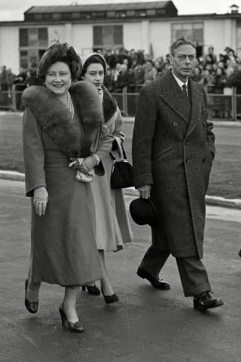 Queen Elizabeth Father, Queen Elizabeth Died, Elizabeth King, King George Ii, Middleton Wedding, Grand Father, Queen Mum, Rainha Elizabeth Ii, King George Vi