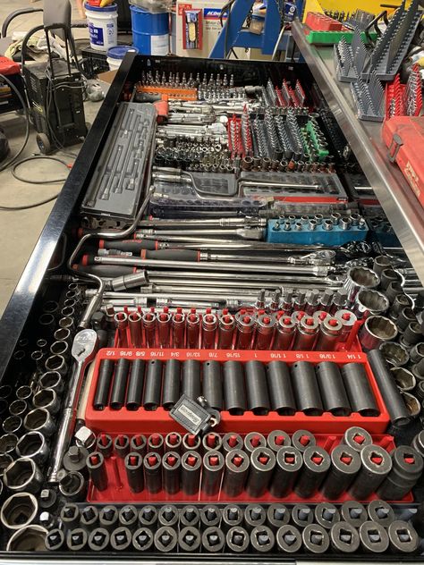 Socket Drawer Matco Tool Box, Tool Drawer Organizer, Mechanic Tool Box, Old Tool Boxes, Wrench Organizer, Garage Workshop Plans, Garage Organisation, Tool Drawers, Truck Tool Box