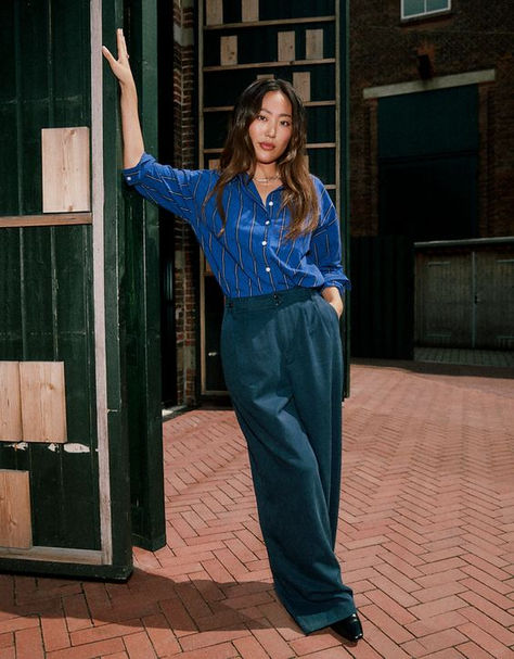 fall style inspiration: Alice Wang for Madewell | blueberry striped button up, Harlow pants, black booties Deep Indigo, Simple Tees, Scandi Style, Pants Womens, Christmas 2023, Perfect Jeans, Closet Fashion, High Waisted Trousers, Straight Leg Pants