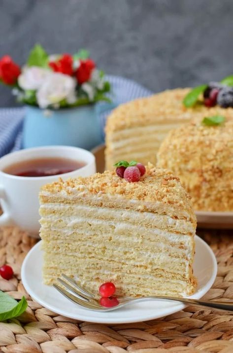 Medovik Recipe, Napoleons Recipe, Russian Cake, Russian Honey Cake, Sour Cream Frosting, Pastry Dishes, Napoleon Cake, Desserts Around The World, Red Birthday Cakes