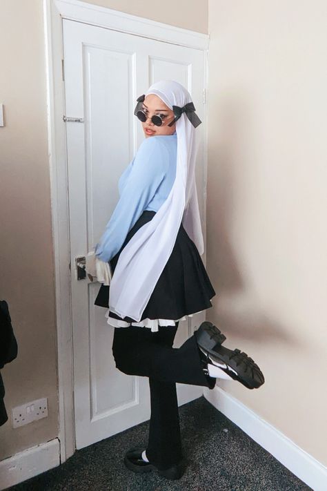 Gojo Satoru Casual Outfit, Gojo Style Outfit, Gojo Satoru Casual, Gojo Style, Casual Gojo Satoru, Gojo Outfit, Gojo Satoru Women Cosplay, Hijab Cosplay, Hijab Style Casual