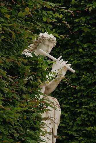 Jardins de Versailles _Photo by fredm59 on Flickr Chateau Versailles, The Secret Garden, Land Art, Garden Ornaments, Garden Statues, Tombstone, Green Aesthetic, Dream Garden, Color Themes