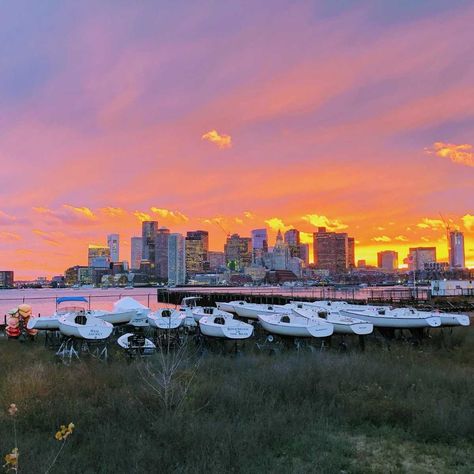 Boston Sunset, Bunker Hill Monument, East Boston, City Sunset, Boston Skyline, Boston Hotels, Best Sunset, Gorgeous Sunset, Evening Sky