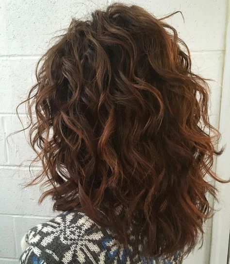 Shoulder-Length Layered Cut for Curly Hair #haircutsforlongcurly Medium Length Hair Textured Layers, Perm Thick Hair, American Wave Perm Before And After, Loose Wave Perm Medium Hair, Wavy Perm Medium, Wave Perm Medium Hair, Body Wave Perm Medium Hair, Perm Wavy Hair, Medium Length Fine Hair With Layers