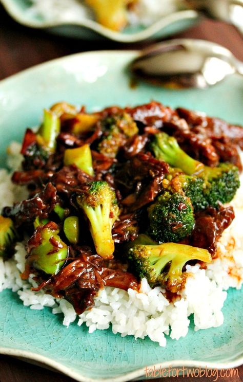 Beef & Broccoli - A great slow cooker recipe! I used stew meat because that's what I had & it was great. Crockpot Beef And Broccoli, Beef Broccoli, Beef And Broccoli, Crock Pot Recipes, Crockpot Recipe, Stew Meat, Crockpot Beef, Broccoli Beef, Paula Deen