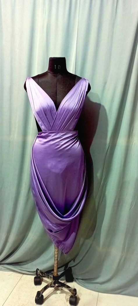 Diy Strapless Dress, Bias Draping, Diy Silk Dress, Dress Draping Techniques, Diy Formal Dress, Draping Techniques Tutorials, Silk Dress Sewing, Summer Dress Diy, Wrap Gowns