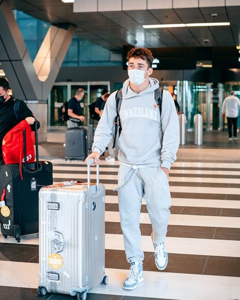 Airplane Outfits, Still I Rise, Charles Leclerc, F1 Drivers, Mens Casual Outfits, Qatar, Ripped Jeans, Formula 1, White Shirt