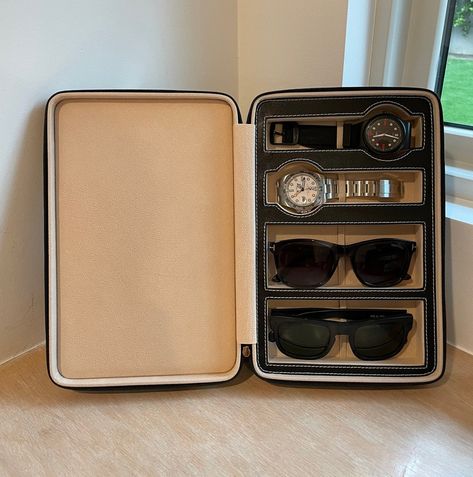 Sunglass Storage, Bridesmaid Cosmetic Bag, Travel Gift Ideas, Everyday Bag Essentials, Sunglasses Storage, Closet Decor, Creative Products, Travel Box, Awesome Gifts