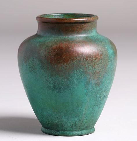 5669. Clewell copper-clad pottery vase with very nice green-brown original patina.  Minor splitting and surface scuffs to original patina.  Signed.  7″h x 5.75″d $750 Patina Pottery, Cinder Block Furniture, Patina Art, Vasos Vintage, Cement Vase, Patina Green, Aluminum Foil Art, Patina Paint, Miniature Pottery