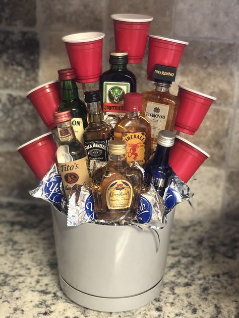 Shooters Gift Basket, Liquor Gifts For Men, Shooter Gift Ideas Alcohol, Beer Bottle Bouquet, 21st Birthday Alcohol Gift Ideas, Liquor Bouquet For Men, Candy Basket Ideas For Him, Shooter Bouquet Alcohol, Liquor Gift Baskets Men