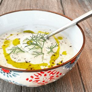 Leek Cauliflower, Leek And Cauliflower Soup, Parsnip Soup, Spinach Soup, Cauliflower Soup, Nutrition Program, Soup Pot, Parsnips, Organic Vegetables