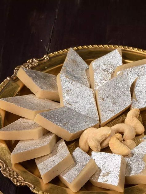 How to make healthy 4-ingredient Kaju Gur Katli at home Easy Indian Dessert, Diwali Sweets, Diwali Food, Veg Dishes, Homemade Sweets, Almond Flour Recipes, Indian Dessert Recipes, Indian Sweet, Indian Desserts