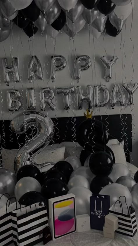 Birthday Birthday Gifts Aesthetic Black, Sweet 17 Birthday Ideas Theme Black, Hotel Decorations For Birthday For Her, Black And Gold Hotel Room Birthday Decorations, Black Hotel Room Birthday Decorations, Black Theme Birthday Party, Hotel Birthday Parties, Fancy Birthday, Surprise Birthday Decorations