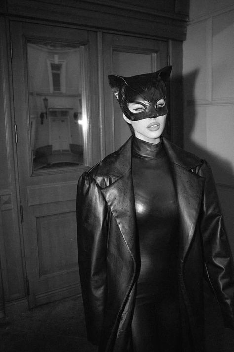 Most Creative Halloween Costumes, Goth Gifts, Halloween Costumes 2022, Selina Kyle, Cat Woman, Halloween This Year, Cat Woman Costume, Cat Mask, Dark Feminine Aesthetic