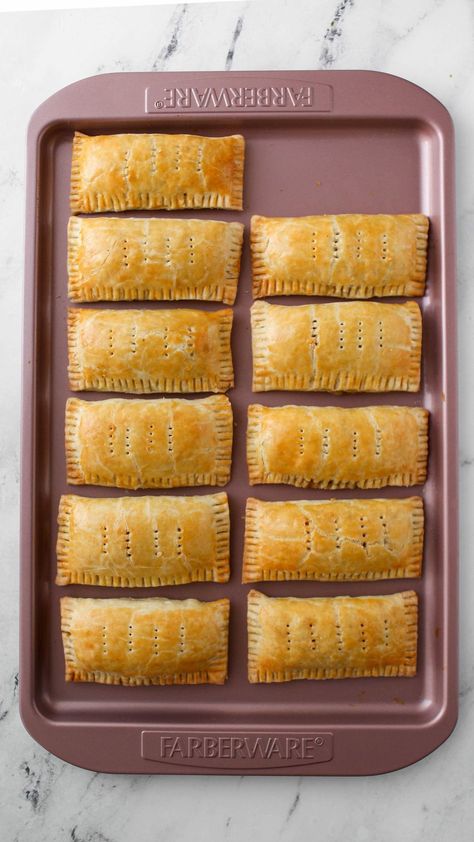 Meatpie Nigerian Recipe, Nigerian Pastries, Meat Pies Recipes, Easy Meat Pie Recipe, Nigerian Snacks, Nigerian Meat Pie, Cake Serving Chart, Bean Pie, Nigeria Food