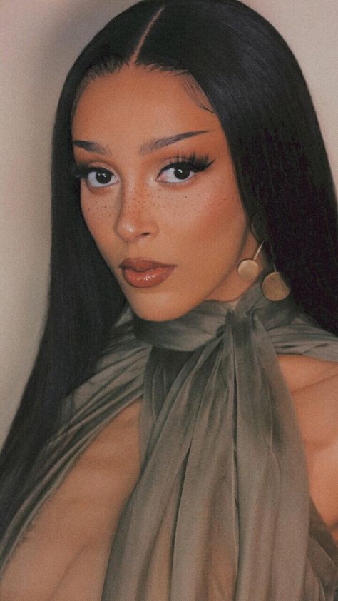 Doja cat Doja Cat Wallpaper, Singer Outfits, Concert Singer, Top Rappers, Chronically Online, Mother Cat, Bad Gal, Eyebrow Shape, Cat Makeup