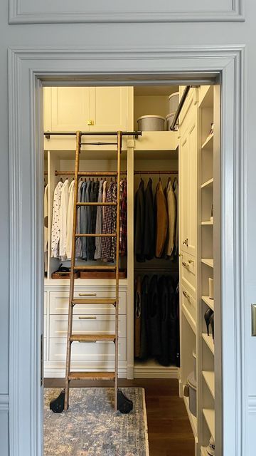 Jeanne || Design and DIY on Instagram: "Have high upper cabinets or storage you just can’t reach? Install a rolling library ladder to any space for both function and beauty! Plus you can live out that Belle moment any day 💛 This library kit from @rockler_woodworking can be customized to fit your space with their online design wizard. Sources on the blog and details saved in primary closet highlight! ✨ #libraryladder #classichome #oneroomchallenge #apartmenttherapy #interiordesign #closetgoal Wall Cabinet With Ladder, Tall Ceiling Closet, Closet With Ladder, Ladder Closet, Diy Home Library, Primary Closet, Sliding Ladder, Laundry Cabinet, Library Ladder