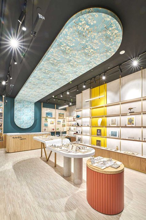 Alexandria Maison Singapore - M2 Retail Jewelry Stores Interior Design, Showcase Design For Shop, Store Ceiling Design, Jewellery Interior Design, Luxury Retail Interior, Jewelry Store Interior Design, Flagship Store Design, Showcase Store, Jewelry Store Interior