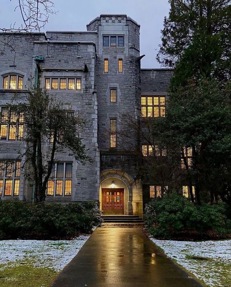 Hogwards??? Ubc Campus Aesthetic, Vancouver British Columbia Aesthetic, Ubc Vancouver Campus Aesthetic, University Of British Columbia Aesthetic, Columbia University Campus, Uvic Campus, Canada School Aesthetic, Ubc Vancouver Campus, Ubc Vancouver Aesthetic