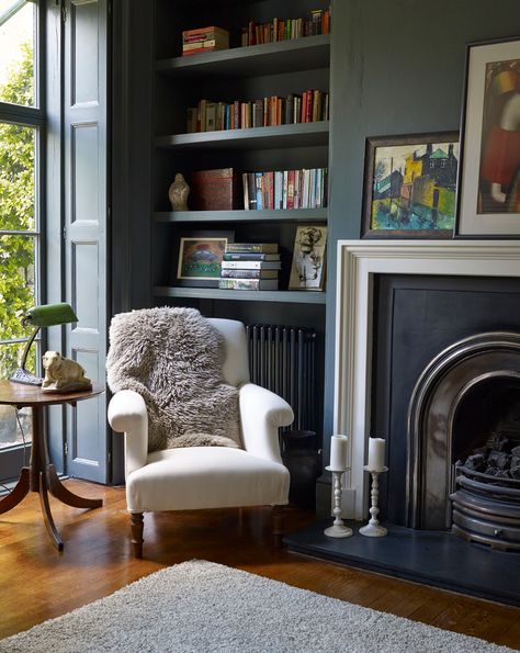 15 Sophisticated Victorian Home Office Designs You Need In Your Life Alcove Shelves, Bedroom Inspirations Minimalist, Traditional Home Office, Home Office Design Ideas, Best Living Room Design, Office Design Ideas, Ikea Bookshelves, Modern Office Design, Traditional Home