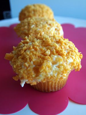 My Food Affair: Lemon Crunch Cupcakes Lemon Crunch Cake Hawaii, Lemon Crunch Cupcakes, Lemon Crunch Topping, Lemon Crunch Cookies, Lemon Crunch Cake Recipe, Hawaii Foods, Louisiana Crunch Cake, Lemon Crunch, Hawaiian Desserts