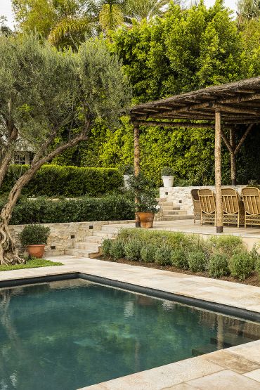 French Country Pool, Outdoor Pool Design, Mediterranean Pool Design, Tuscan Pool, Tuscan Backyard, French Pool, Country Pool, Pool Paving, Tuscan Style Homes