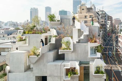 This Tokyo apartment building is a concrete jungle - Curbed Plant Building, Tokyo Apartment, Green Roofs, Toyo Ito, Japan Architecture, Japanese Architect, Apartment Architecture, Modern Architecture House, Japanese Architecture