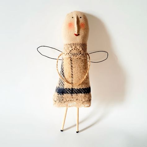 Primitive Dolls Handmade, Primitive Angels, Wire Wings, Primitive Angel, Folk Art Christmas, Primitive Doll Patterns, Painted Eyes, Fairy Art Dolls, Folk Doll