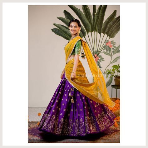 Lehenga With Contrast Dupatta, Radha Dress, Bhargavi Kunam, Lehenga Color Combinations, Contrast Dupatta, Lehenga Bridal, Lehenga Saree Design, Half Saree Lehenga, Indian Outfits Lehenga