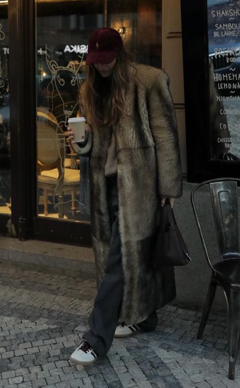 Brown Mini Dress Outfit Winter, Cognac Suede Boots Outfit, Fur Coat Styling, New York Snow Outfit, Nyc Winter Outfits Going Out, Winter Outfits Fur Coat, Amsterdam Fashion Winter, Long Puffer Coat Street Style, Casual Fur Coat Outfit