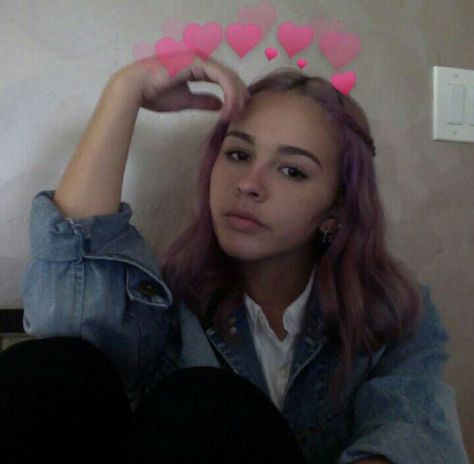 °•.* pinterest: @tuhmblr °•.* Enya Umanzor, Internet Famous, Popular People, Indie Aesthetic, You're Beautiful, Beauty Queens, Doll Face, Pink Hair, Beautiful People