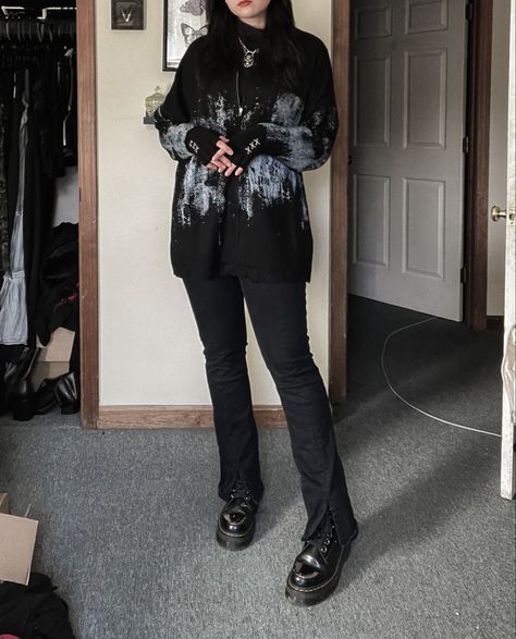 #ootd #docmartensoutfits #alternativefashion #grungefashion #darkaesthetics #killstar Oversized Goth Outfits, Killstar Outfit, Violet Outfits, Modest Goth, Goth Mom, Edgy Work Outfits, Desired Wardrobe, Fem Outfits, Edgy Fits