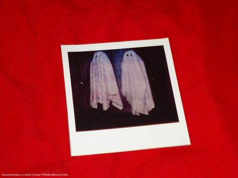 Ghost Polaroid, Beetlejuice House, Beetlejuice 1988, Nancy Meyers Movies, Ghost Photo, Lydia Deetz, Mazzy Star, Retro Horror, Ghost Photos