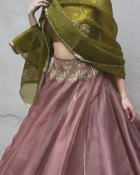 AIKEYAH on Instagram: "Gul Ghagra, in a vivid combination of green and onion pink, adorned with chand Phool embroidered motifs and thick gota, now listed on the web shop." Ethnic Lehenga Designs, Onion Colour Lehenga, Customize Lehenga, Pink And Green Aesthetic Outfits, Pink Combination Outfit, Lehenga Blouse Back Designs, Pink And Green Lehenga, Onion Pink Lehenga, Colour Combinations Clothes