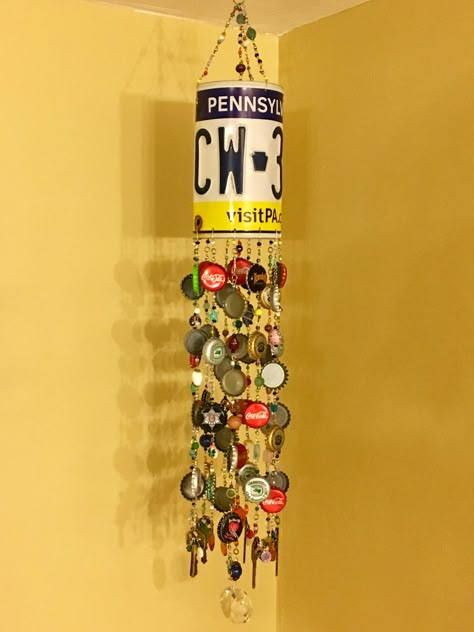 Recycled Object Wind-chime made with license plate, old keys, broken jewelry, bottle caps, buttons, obsolete electronic resisters Art With Old Keys, Old Keys Crafts Diy Upcycle, Key Crafts Recycled, License Plates Diy, Diy Key Holder, License Plate Crafts, License Plate Ideas, Bottle Cap Projects, Key Crafts